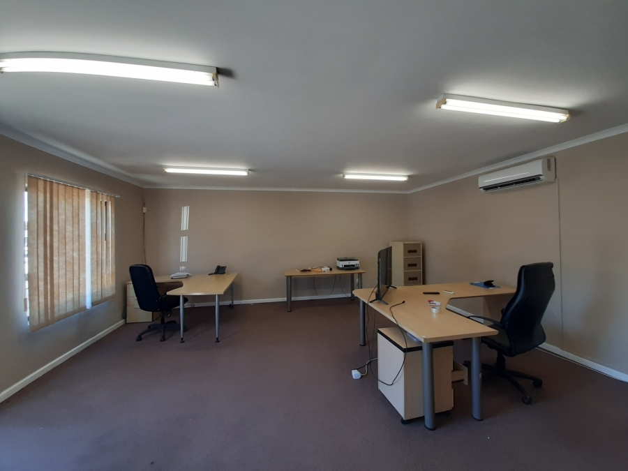 To Let commercial Property for Rent in Vincent Eastern Cape